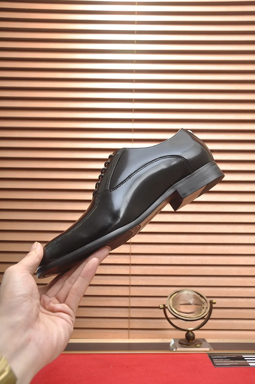 Men's shoes💰500💶Italy's top luxury men's shoe giant (GUCCI) (Gucci) (full cowhide lining) new arrival🍃Original European style🔰 Pleasant to the eye😍In order to make the shoes more durable and non-deformable🌀The production continues to follow traditional methods but there is still no lack of innovation💪Choose original sheepskin for the leather♻️ Smooth and natural And extra bright ⭐Made of imported cowhide, the first choice of rich people 38-45 (45 customized)